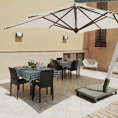 Hotel The Holiday House Santeramo in Colle Exterior foto