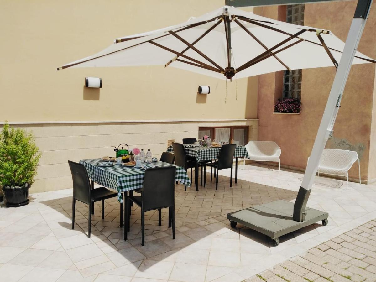 Hotel The Holiday House Santeramo in Colle Exterior foto