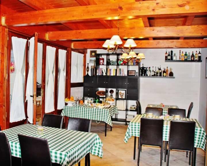 Hotel The Holiday House Santeramo in Colle Exterior foto